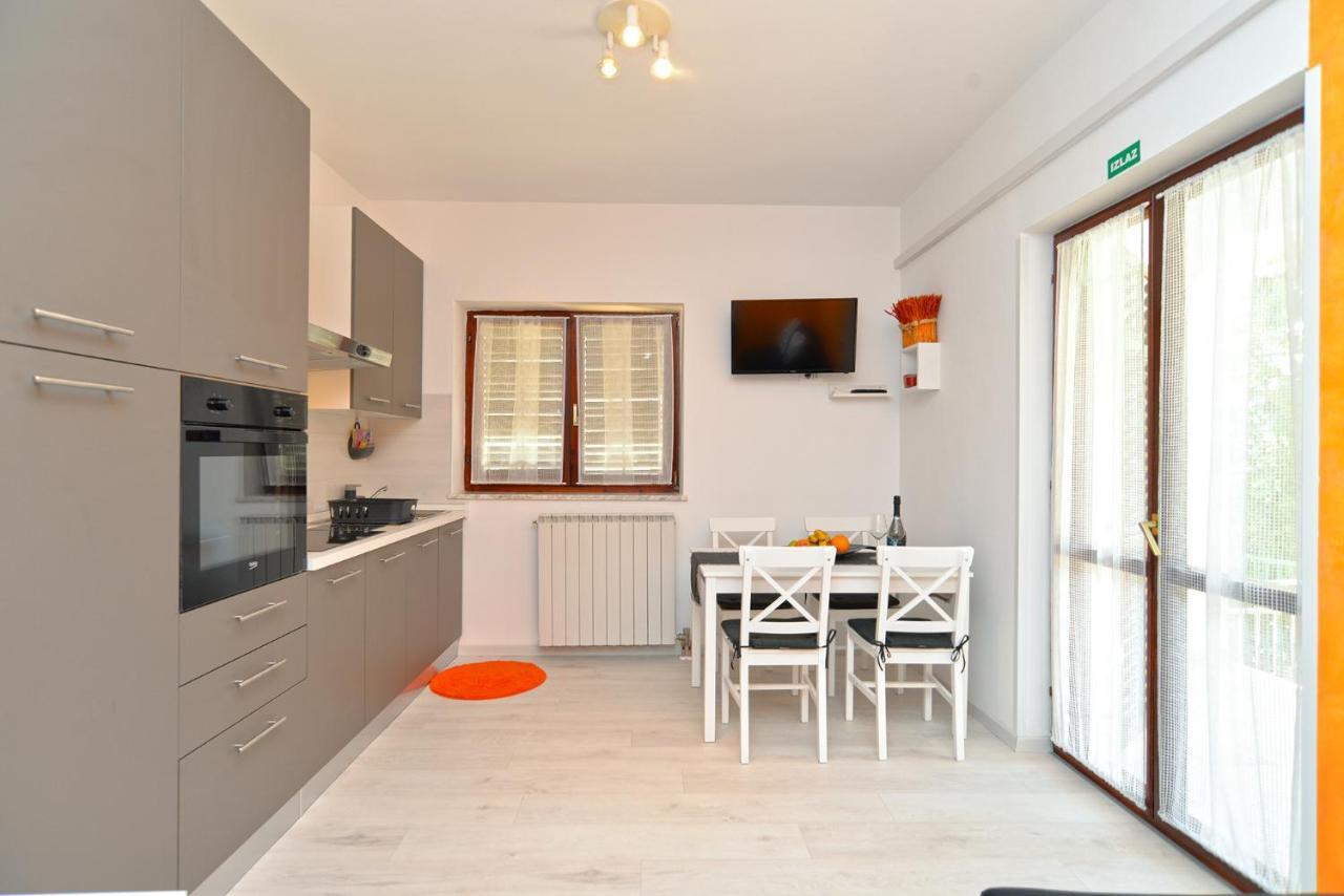 Stana 242 Apartament