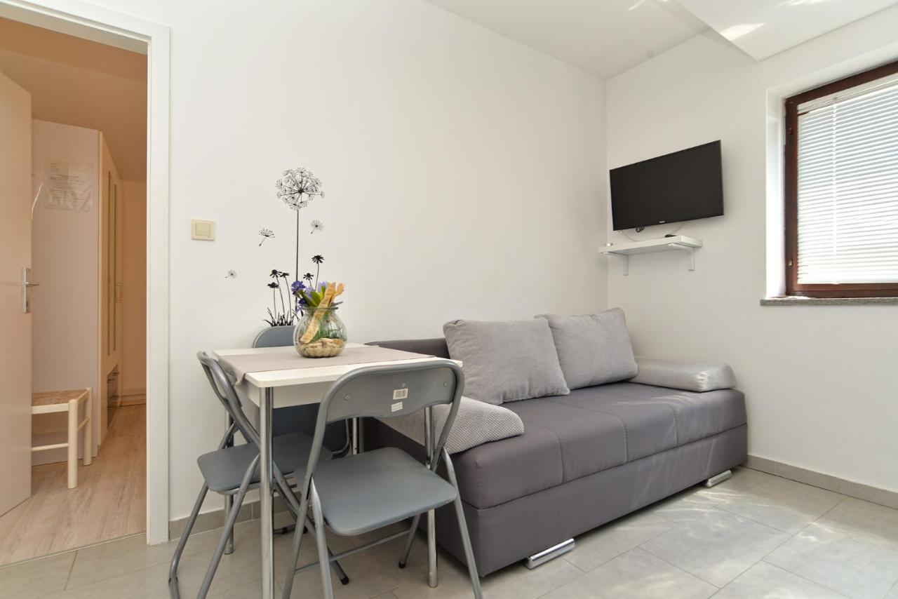 Stana 242 Apartament
