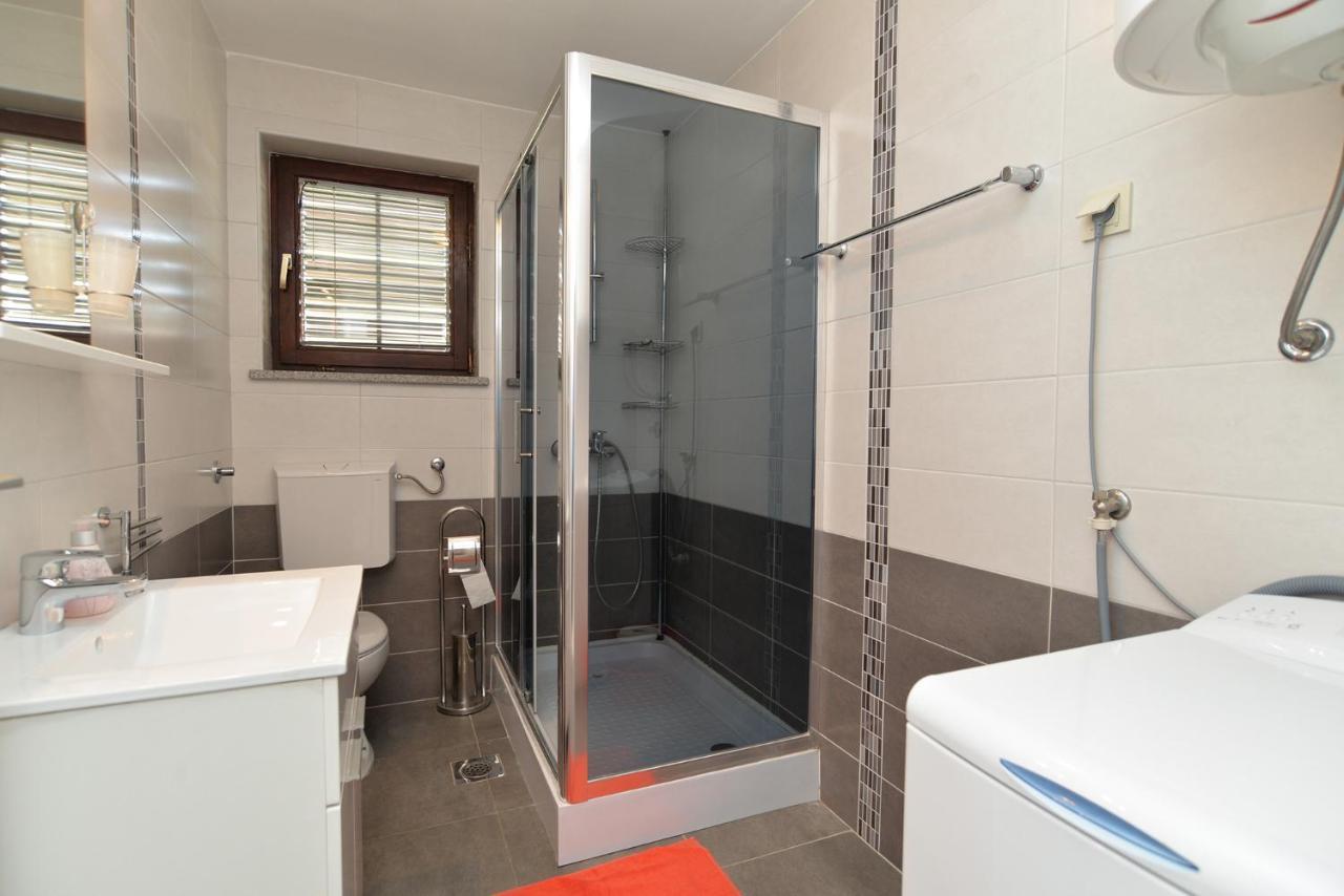 Apartament Stana 242 *