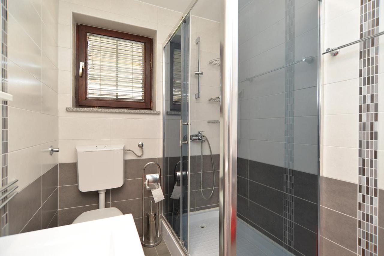 Stana 242 Apartament