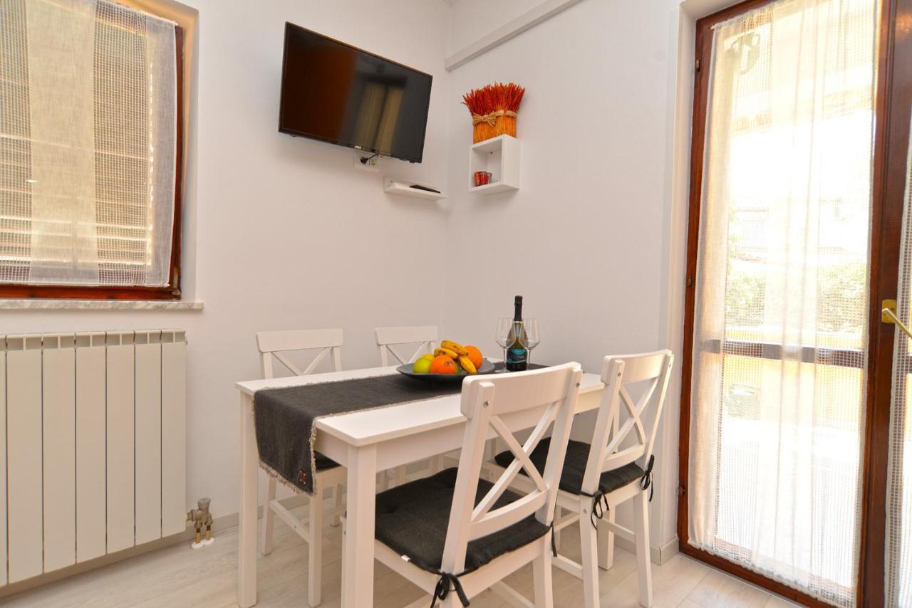 Stana 242 Apartment Fažana