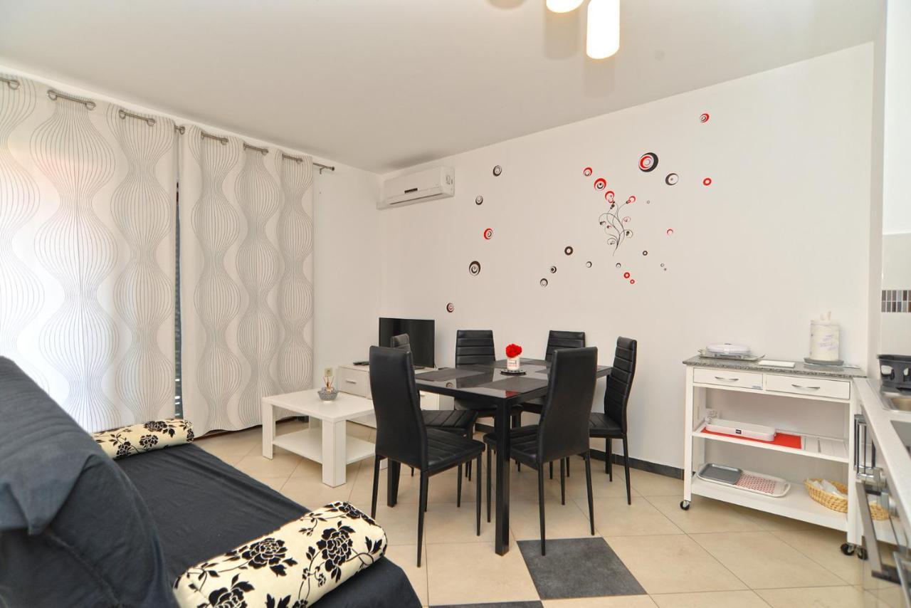 Stana 242 Apartment Fažana